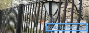 Но, оградата изгледа привлечно од материјалот опишан од нас На оваа слика можете да ја видите оградата на материјалот опишан од нас.