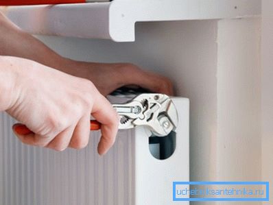 Биметалични грејни радијатори со долен приклучок се инсталирани во подземни или цевки. Биметалични грејни радијатори со долен приклучок се инсталирани во подземни или цевки.