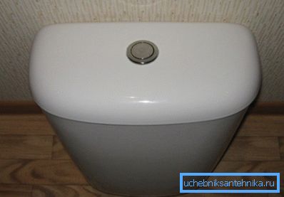 Најчесто резервоарот е направен од керамика. Најчесто резервоарот е направен од керамика.