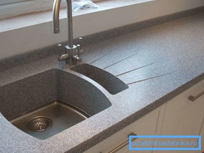 Садот истури во countertop. Садот истури во countertop.