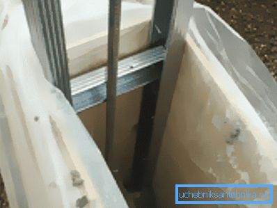 За да се спречи апсорпцијата на водата од растворот во опаковката и земјата, ние користиме полиетилен.