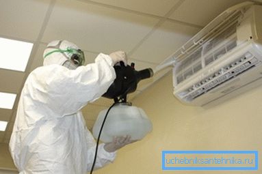 Дури и конвенционалните климатизери, кои се вид на систем за вентилација, треба да се дезинфицираат. Дури и конвенционалните климатизери, кои се вид на систем за вентилација, треба да се дезинфицираат.