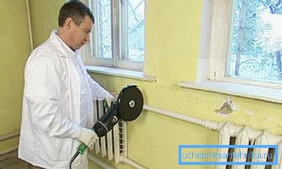 Демонтажа на стариот радијатор со помош на Демонтажа на стариот радијатор со помош на