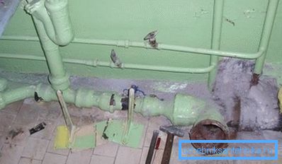 Демонтажата на стара канализација може да биде многу тешка. Демонтажата на стара канализација може да биде многу тешка.