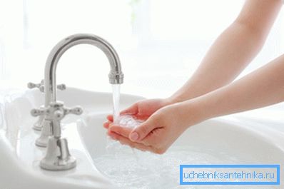 За квалитетно работење на кран потребно е да се подигне комплет потрошен материјал. За квалитетно работење на кран потребно е да се подигне комплет потрошен материјал.