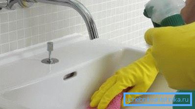 За да се примени решението, можете да користите конвенционален спреј. За да се примени решението, можете да користите конвенционален спреј.