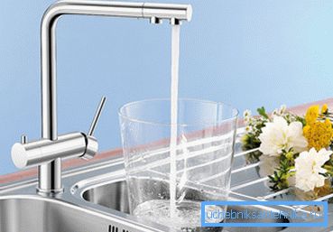 Не е неопходно да се инсталира посебен уред за снабдување на филтрирана вода.