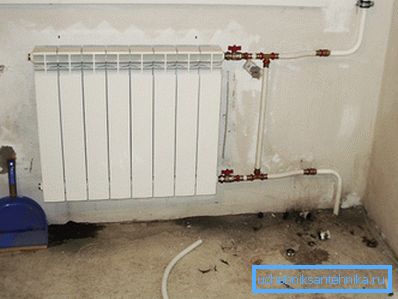 За поврзување на системот за греење, најдобро е да се користат метални цевки. За поврзување на системот за греење, најдобро е да се користат метални цевки.