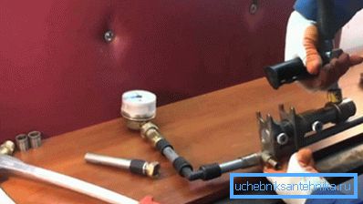 За работа е подобро да се користи неслободна алатка. За работа е подобро да се користи неслободна алатка.