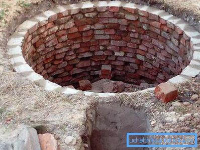 За изградба користи само црвена тула. Силикатот се плаши од продолжен контакт со вода. За изградба користи само црвена тула. Силикатот се плаши од продолжен контакт со вода.