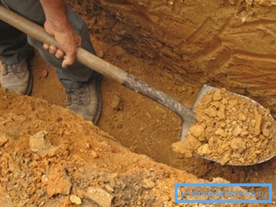 За поставување цевки копање ровот. За поставување цевки копање ровот.
