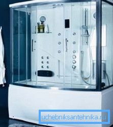 Туш кабина со када 170х70 - практично решение за ограничени простори