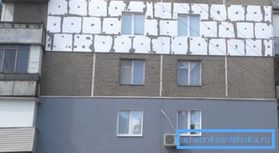Ефективен начин за заштеда на енергија е да се изолираат надворешните ѕидови на зградата со пена панели. Ефективен начин за заштеда на енергија е да се изолираат надворешните ѕидови на зградата со пена панели.