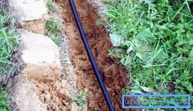 Ако длабочината на ровот под водоводот е мал, а потоа го користите во зима без посебни опрема за греење е малку веројатно да работат Ако длабочината на ровот под водоводот е мал, а потоа го користите во зима без посебни опрема за греење е малку веројатно да работат