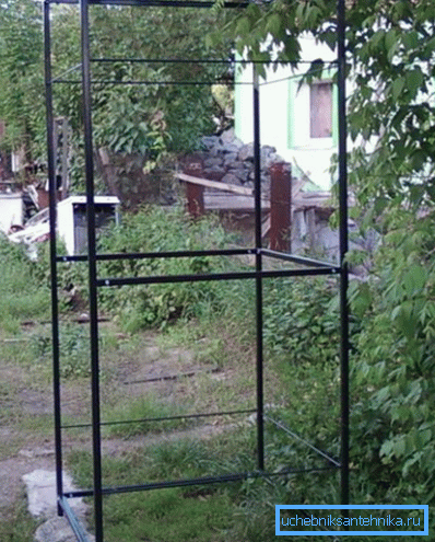 Ако се користи помала цевка, може да се додадат средни хоризонтални надвитници.