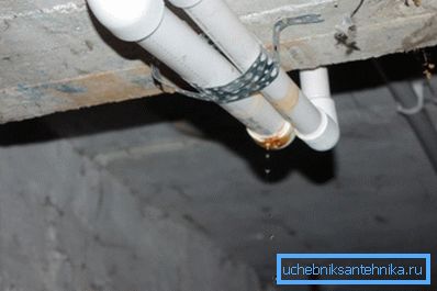 Ако цевките течат надвор од станот, тие треба да бидат поправени од јавните комунални претпријатија, без дополнителни трошоци.