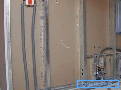 Лажните ѕидови на drywall гори добро, па затоа е многу ризично да се качи на жици без обвивка Лажните ѕидови на drywall гори добро, па затоа е многу ризично да се качи на жици без обвивка