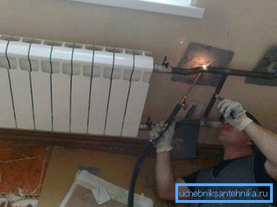 Еден добар заварувач секогаш знае кои електроди за заварување на цевките.