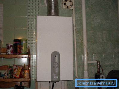 Врз основа на фотографијата може да се види дека производите на согорување се испуштаат преку една осовина, додека просторијата е проветрена преку друг канал. Врз основа на фотографијата може да се види дека производите на согорување се испуштаат преку една осовина, додека просторијата е проветрена преку друг канал.