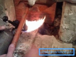 Користејќи факел за олабавување на зглобот Користејќи факел за олабавување на зглобот