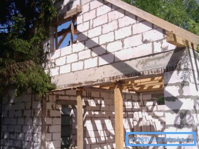 Употребата на материјали од овој тип во производството на прозори или создавање на метални рамки и граници