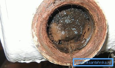 Вар и кал депозити во стариот систем за греење.