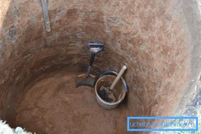 За жал, дури и илјадници години подоцна, копањето на бунарите е исклучиво рачно изработено. За жал, дури и илјадници години подоцна, копањето на бунарите е исклучиво рачно изработено.