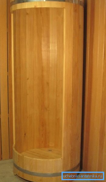 Камините на аришници се отпорни на влага, па овој материјал е толку популарен во производството на туш кабини Камините на аришници се отпорни на влага, па овој материјал е толку популарен во производството на туш кабини