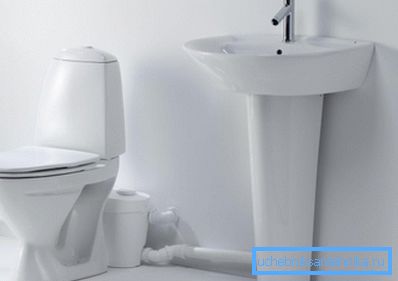 Пумпа за отпадна вода зад тоалетот