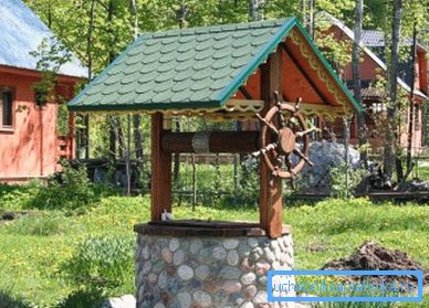 Воланот, направен во облик на воланот, наликува на морските мотиви Воланот, направен во облик на воланот, наликува на морските мотиви