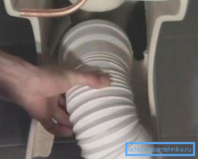 Прицврстување на влошувањето до излезот Прицврстување на влошувањето до излезот