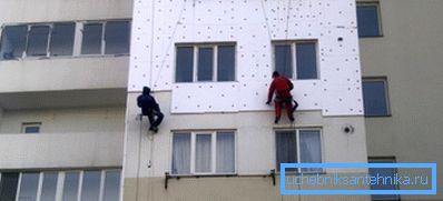 Станбени згради се повеќе се снабдуваат со изолирани фасади. Станбени згради се повеќе се снабдуваат со изолирани фасади.