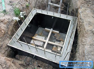 Монолитните бунарите бараат изградба на комплексни кофражни работи. Монолитните бунарите бараат изградба на комплексни кофражни работи.