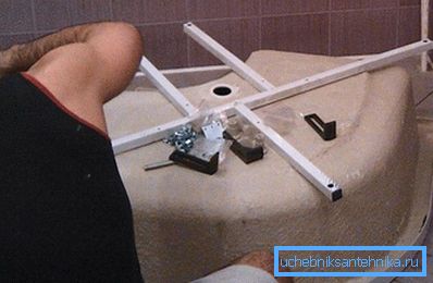 Инсталација на метална рамка и сад за палети Инсталација на метална рамка и сад за палети