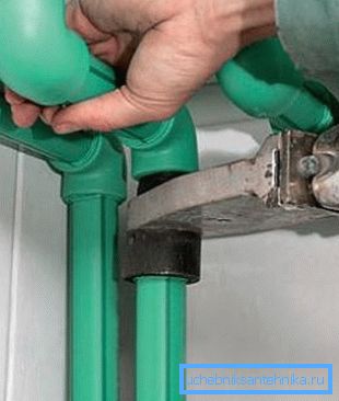 Инсталација на полипропилен за водоснабдување. Инсталација на полипропилен за водоснабдување.