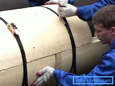 Инсталација на школки на големи цевки.