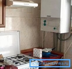 На фотографијата - двокатен котел со модерен гас за автономно греење на становите На фотографијата - двокатен котел со модерен гас за автономно греење на становите