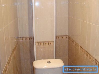 Во фото кутијата е украсена во општиот стил на тоалетот Во фото кутијата е украсена во општиот стил на тоалетот