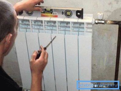 Во фото монтажа на радијаторот Во фото монтажа на радијаторот