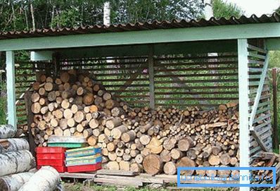 Во фото - крошна за чување огревно дрво Во фото - крошна за чување огревно дрво