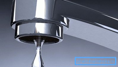 На фотографијата: постојано капе вода води до непотребни трошоци и делува на нервите на сите наоколу На фотографијата: постојано капе вода води до непотребни трошоци и делува на нервите на сите наоколу