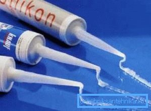 Во фото силиконски заптивната смеса во цевки за канализација