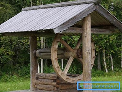 Сликата покажува типична руска бунарска конструкција. Сликата покажува типична руска бунарска конструкција.