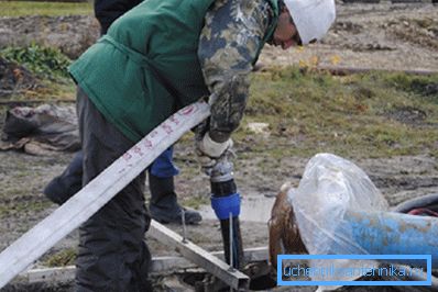 Недостаток е голема количина на растворено железо и соли. Во произведената вода, железото е во бивалентна форма, но штом артезиската вода е изложена на температура во котел или бојлер, железото оди во железна состојба и преципитира во форма на рѓа. За непречено снабдување со вода потребна е периодична ревизија на објектот.