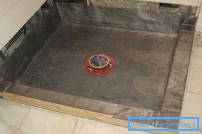 Ниша за длабок леано железен сад за туширање 80x80 треба внимателно да се подготви, да обрне посебно внимание на одводот Ниша за длабок леано железен сад за туширање 80x80 треба внимателно да се подготви, да обрне посебно внимание на одводот