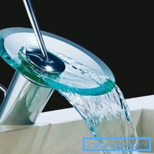 Каскадна мешалка со единечна рачка - водопаден водопад Каскадна мешалка со единечна рачка - водопаден водопад