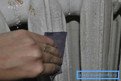 Сликарство леано железо радијатори бара подготвителна фаза, производот треба да биде внимателно Сликарство леано железо радијатори бара подготвителна фаза, производот треба да биде внимателно
