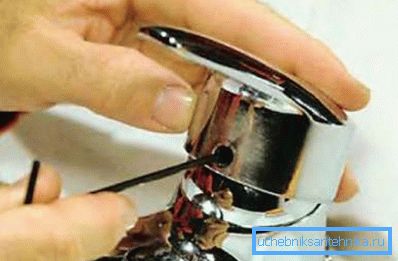 Одвртете ја бравата на рачката Одвртете ја бравата на рачката