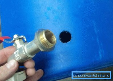 Дупка за поставување на кран Дупка за поставување на кран