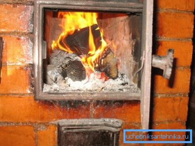 Греење на шпорет во зградата на земјата Греење на шпорет во зградата на земјата